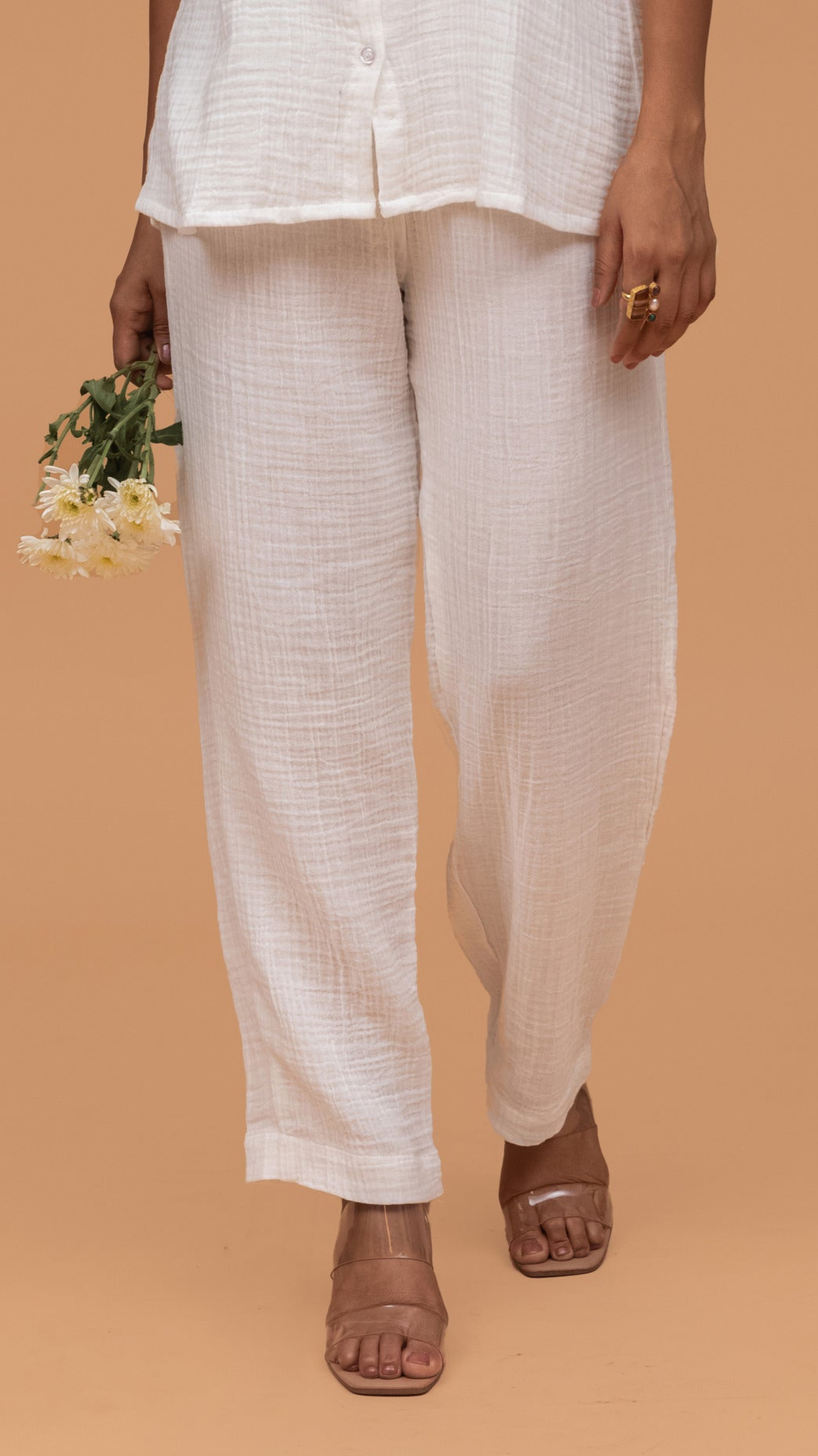 RELAXED FIT PLAIN WHITE GOTS-CERTIFIED WRINKLE COTTON PANTS