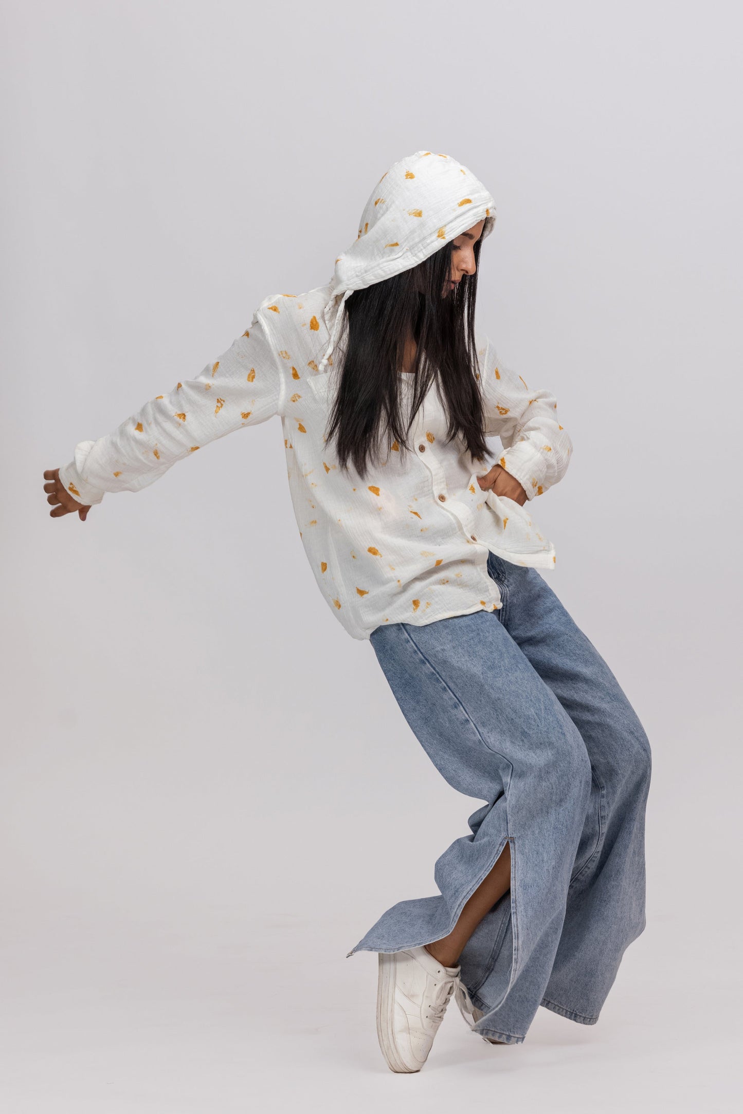 MARIGOLD ECOPRINT GOTS-CERTIFIED WRINKLE COTTON HOODIE